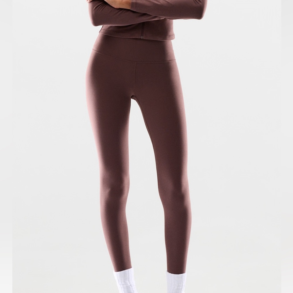 Aritzia BUTTER cheeky infinite 26” leggings